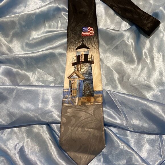 Steven Harris Hand made Lighthouse with American Flag Tie - Picture 2 of 6